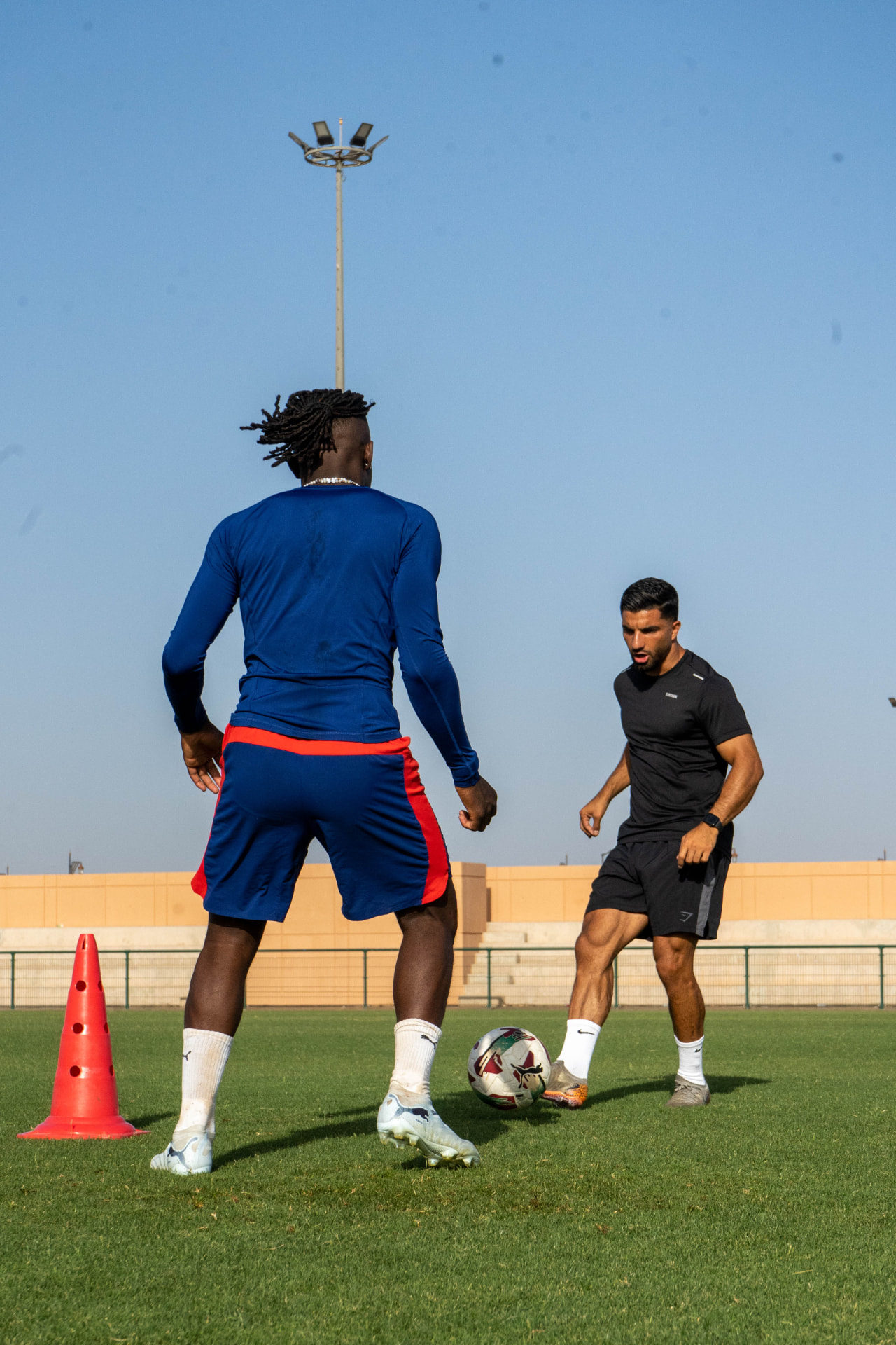 Amir Hossari coaching professional footballer Johan Bakayoko